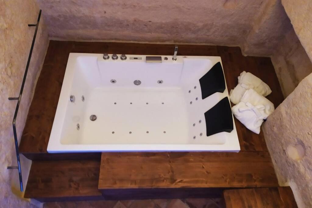 Fornaci 46 Sassi Con Idromassaggio Villa มาเตรา ภายนอก รูปภาพ