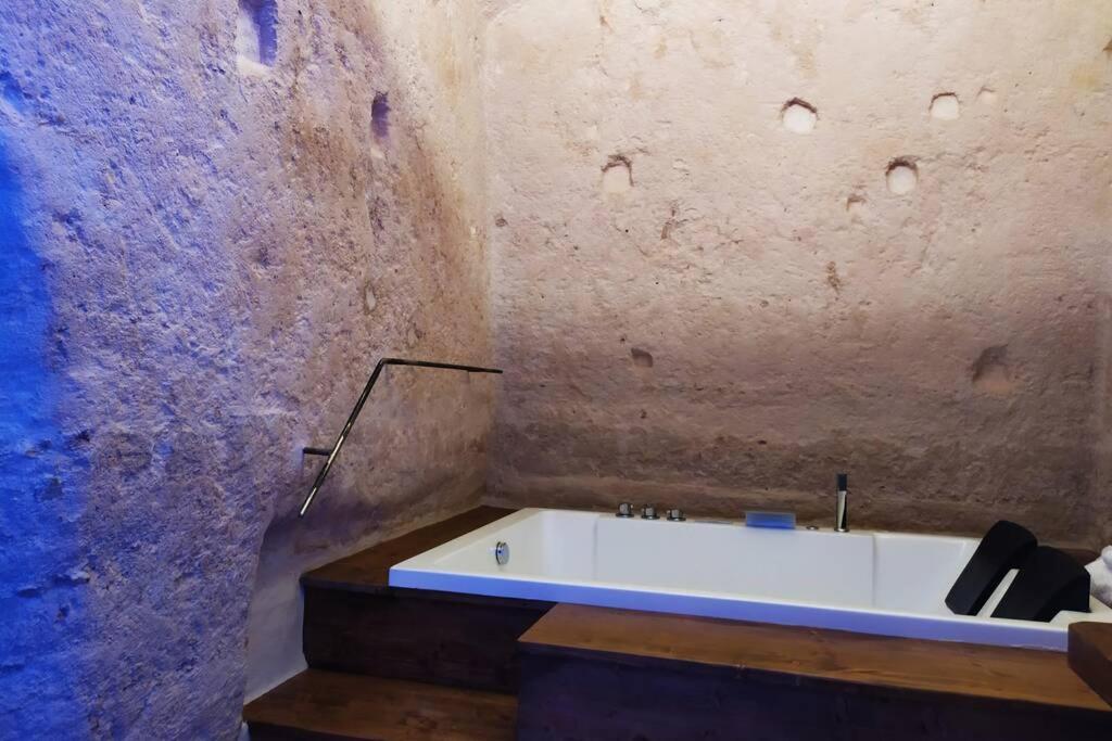 Fornaci 46 Sassi Con Idromassaggio Villa มาเตรา ภายนอก รูปภาพ