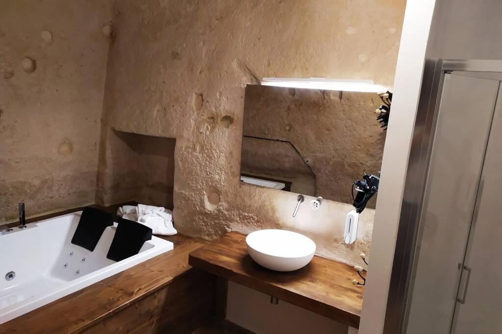 Fornaci 46 Sassi Con Idromassaggio Villa มาเตรา ภายนอก รูปภาพ